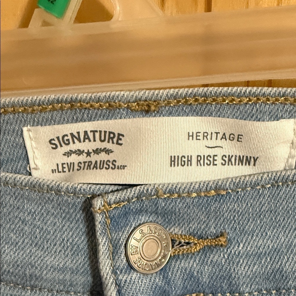 Signature Levi Strauss Light Blue Denim Jeans - Picture 2 of 7